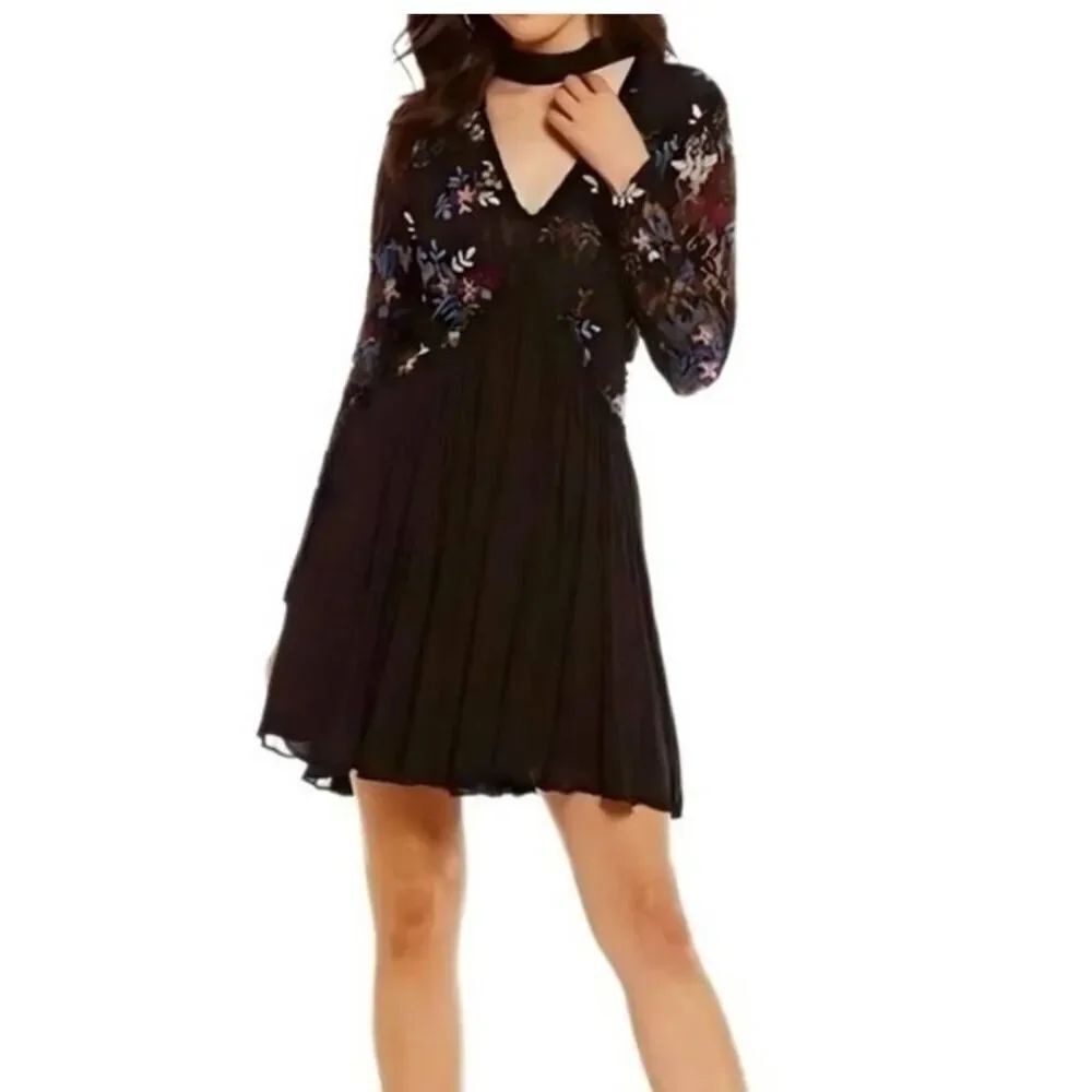 Chelsea & Violet|Romantic Rebel Blk Lace Deep V Neckline,Fit & Flare Dress, M